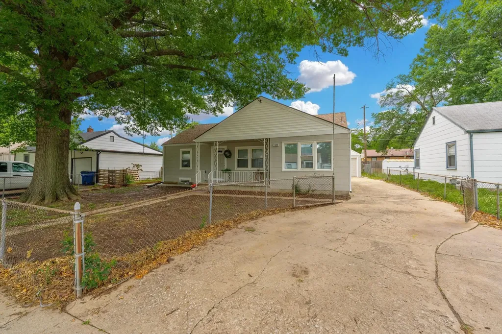 1839 S Bleckley Wichita KS 67218