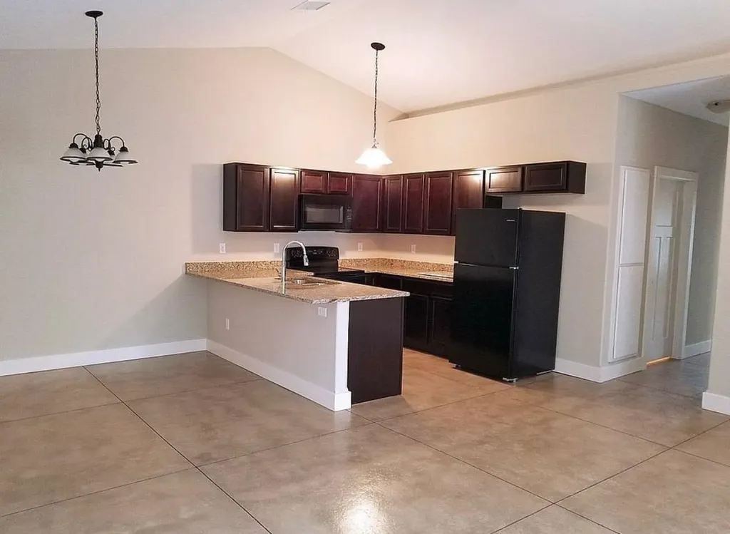 6411 S Vassar Avenue Derby KS 67037-8695
