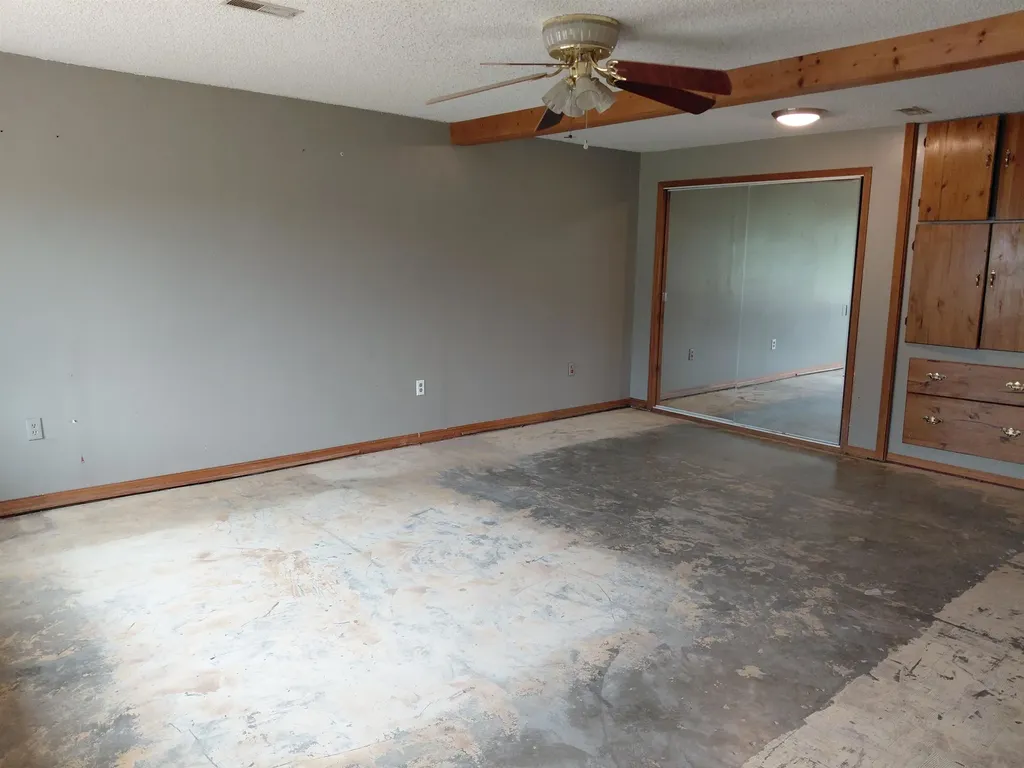 211 S Meridian Road Wellington KS 67152