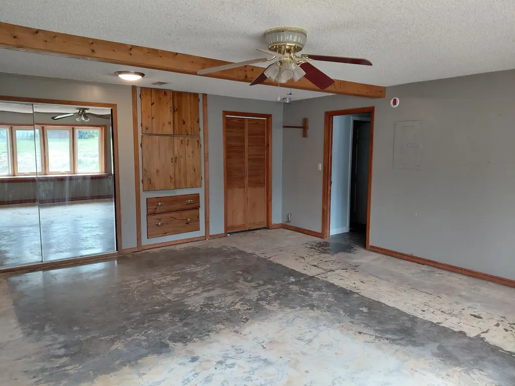 211 S Meridian Road Wellington KS 67152