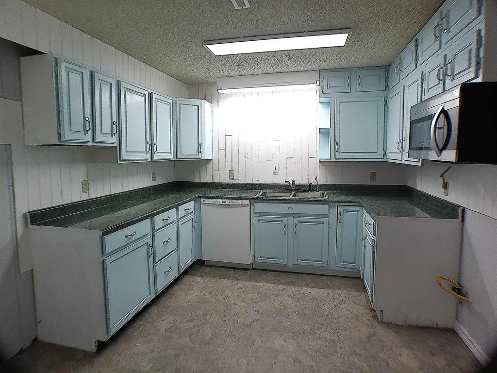 211 S Meridian Road Wellington KS 67152