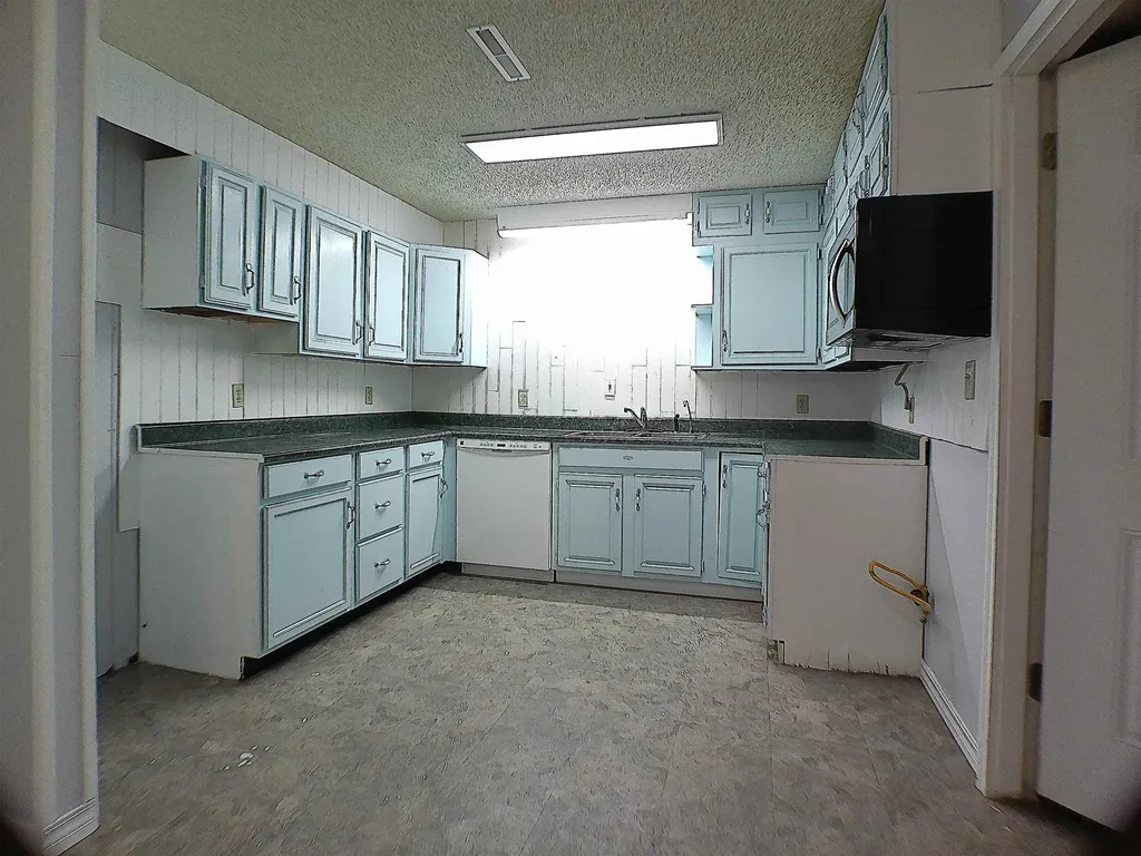 211 S Meridian Road Wellington KS 67152