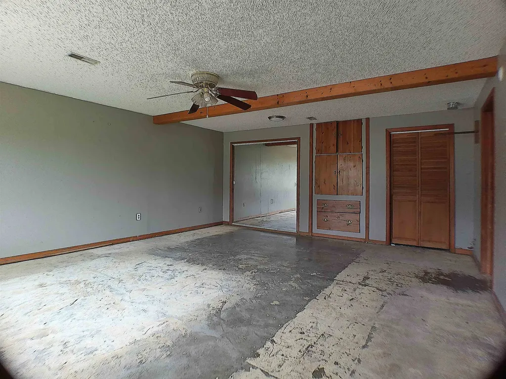 211 S Meridian Road Wellington KS 67152