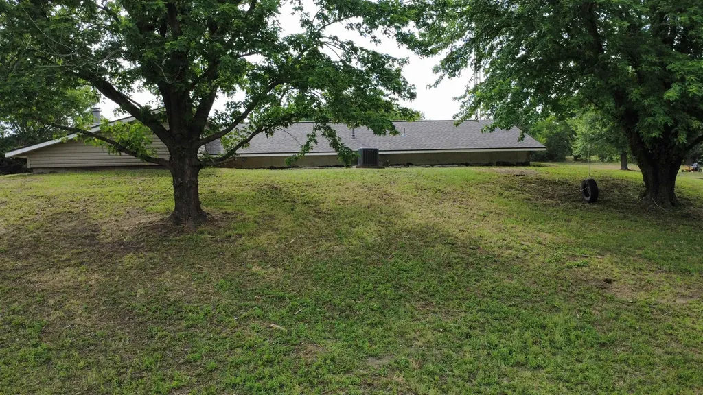 211 S Meridian Road Wellington KS 67152