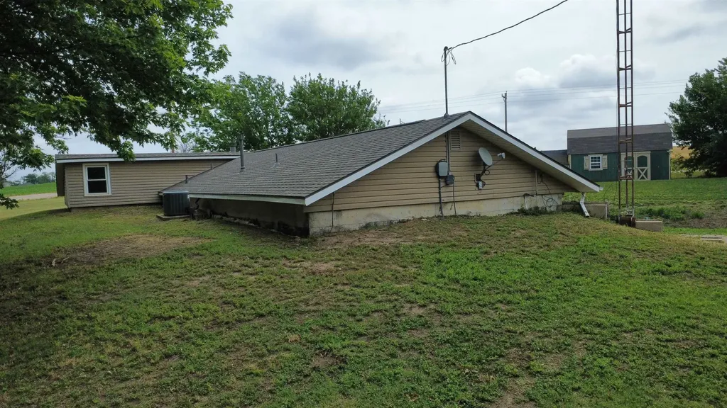 211 S Meridian Road Wellington KS 67152