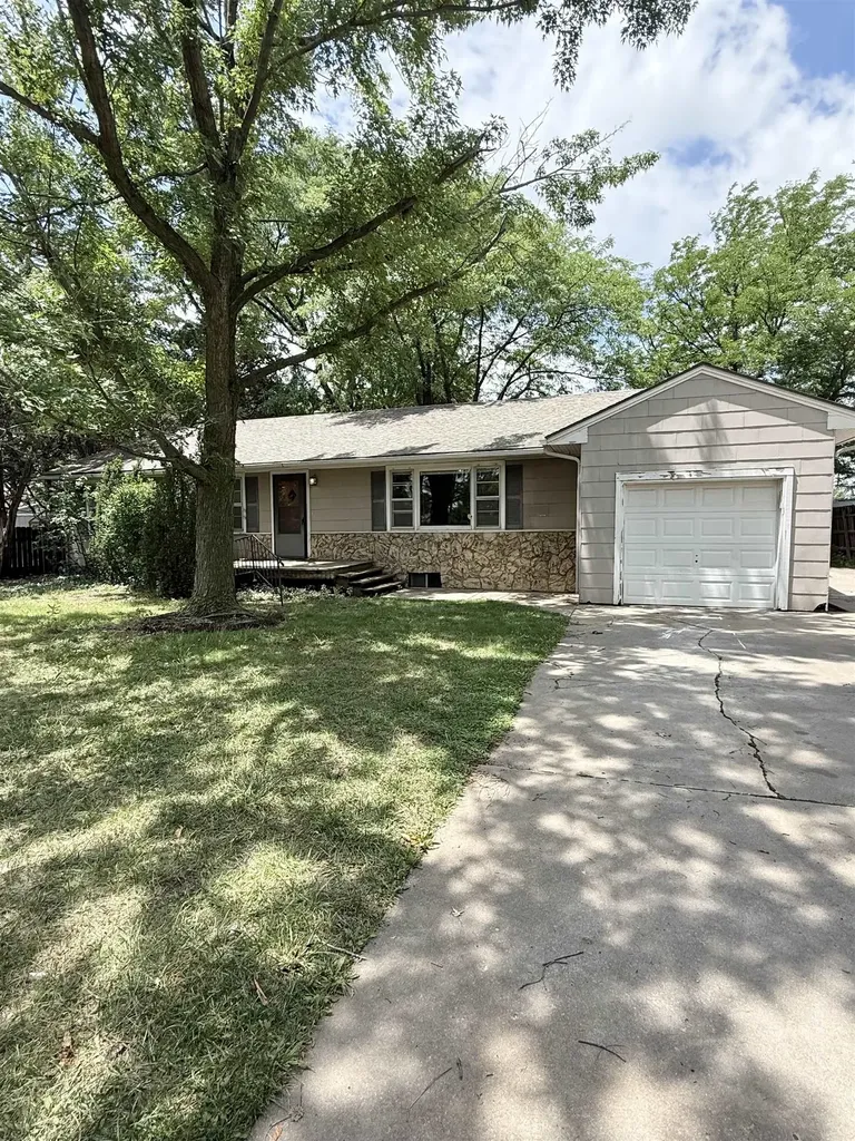 109 Sherman Newton KS 67114