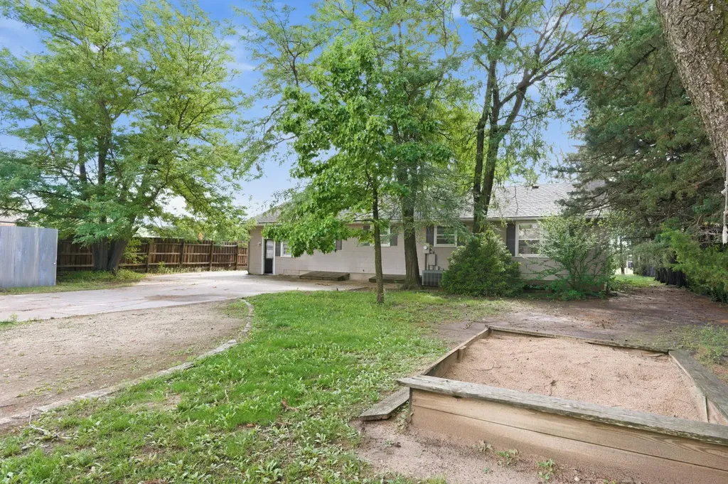 109 Sherman Newton KS 67114