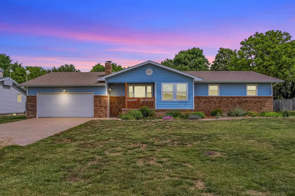 702 E Central Whitewater KS 67154