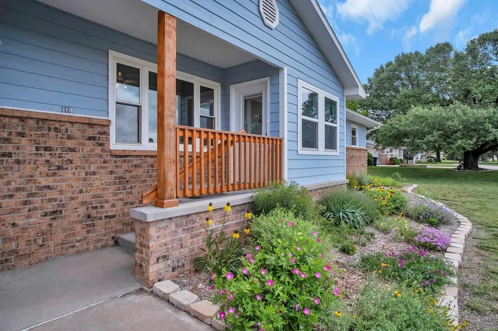 702 E Central Whitewater KS 67154