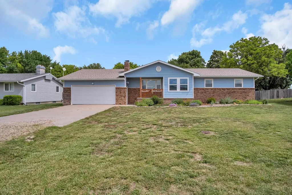 702 E Central Whitewater KS 67154