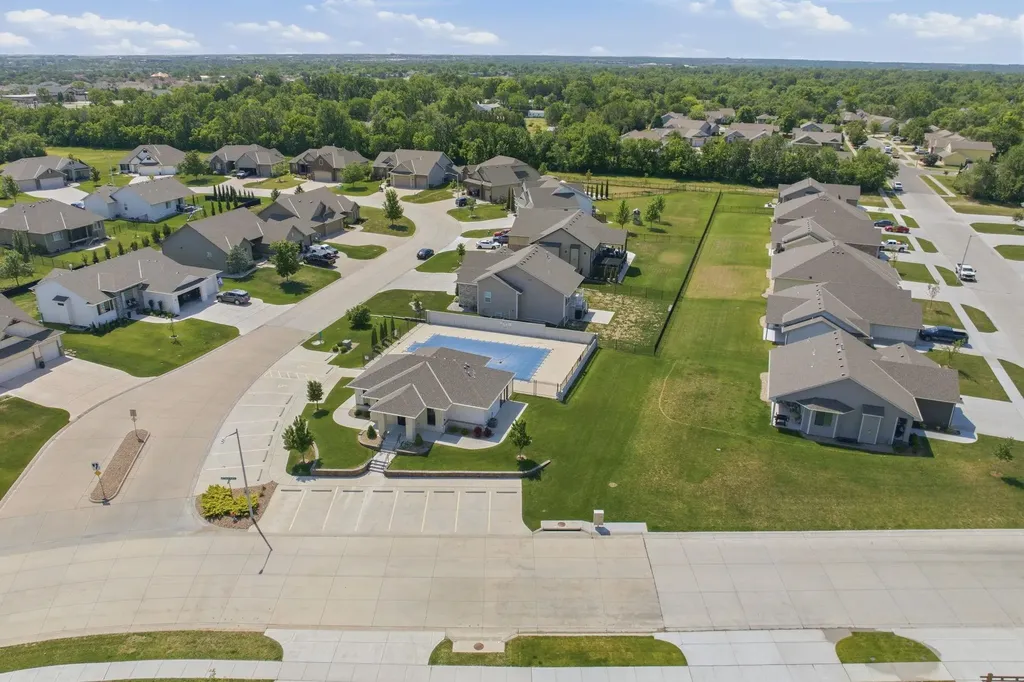 6233 E Central Park Court Bel Aire KS 67220