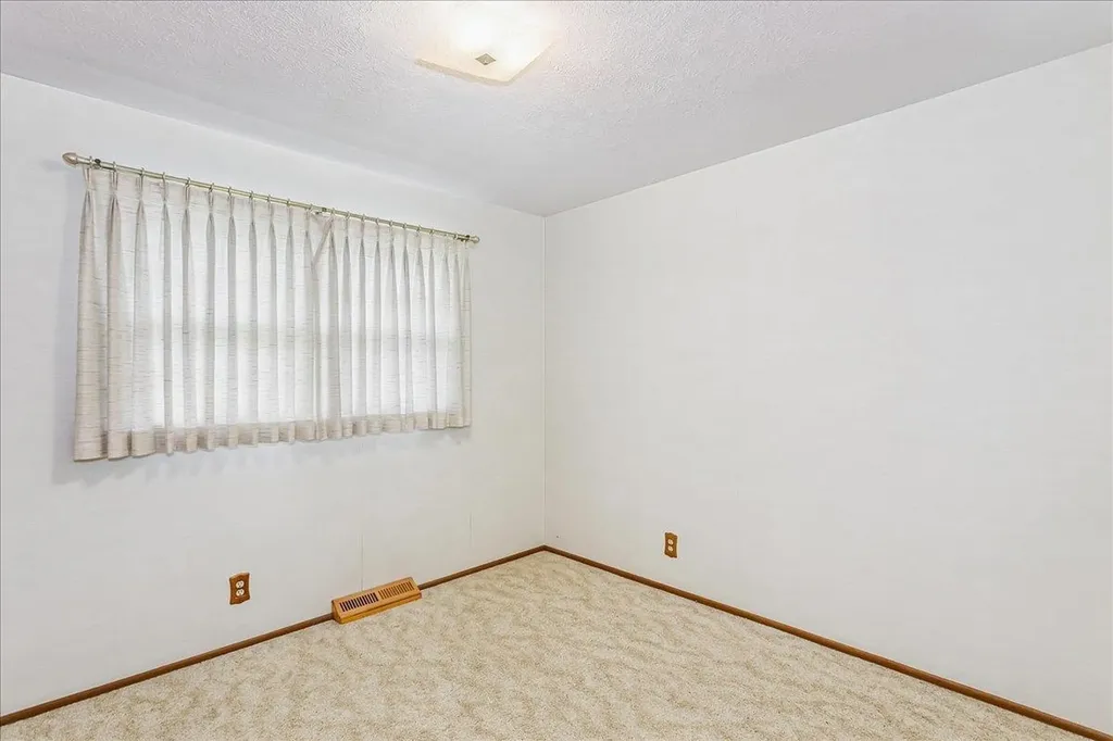 2733 N Dellrose Avenue Wichita KS 67220