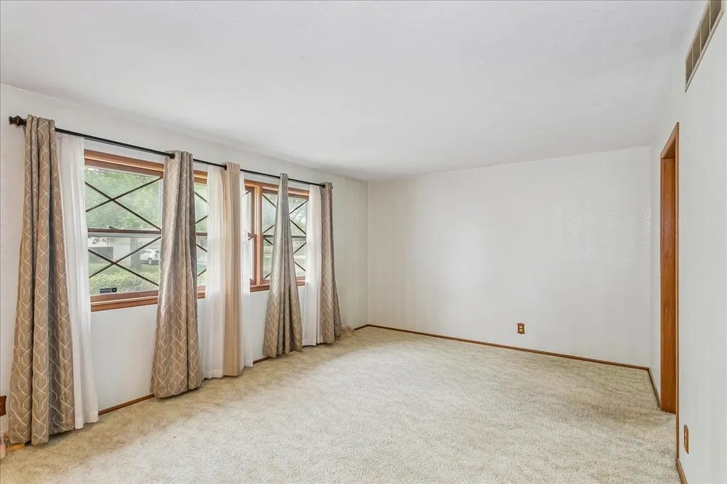 2733 N Dellrose Avenue Wichita KS 67220