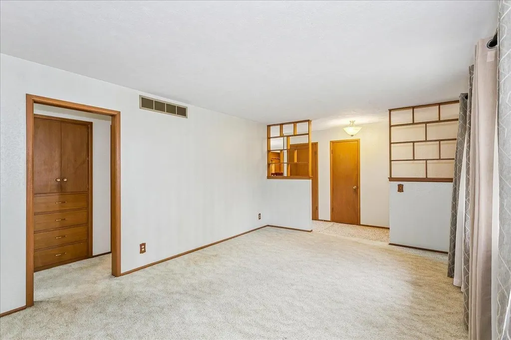 2733 N Dellrose Avenue Wichita KS 67220
