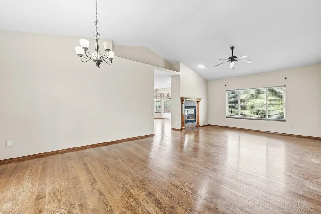 921 S Glenmoor Wichita KS 67207