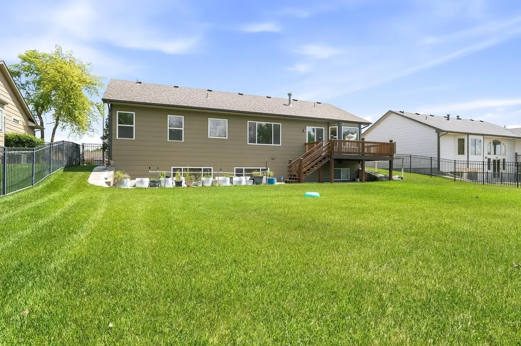 921 S Glenmoor Wichita KS 67207