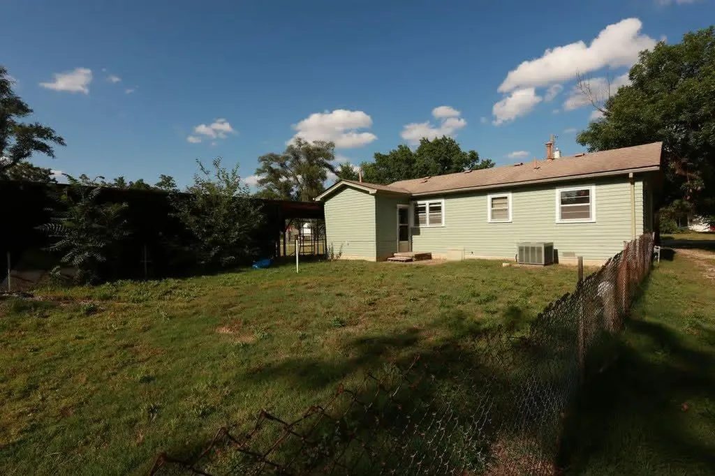 3229 N Salina Avenue Wichita KS 67204