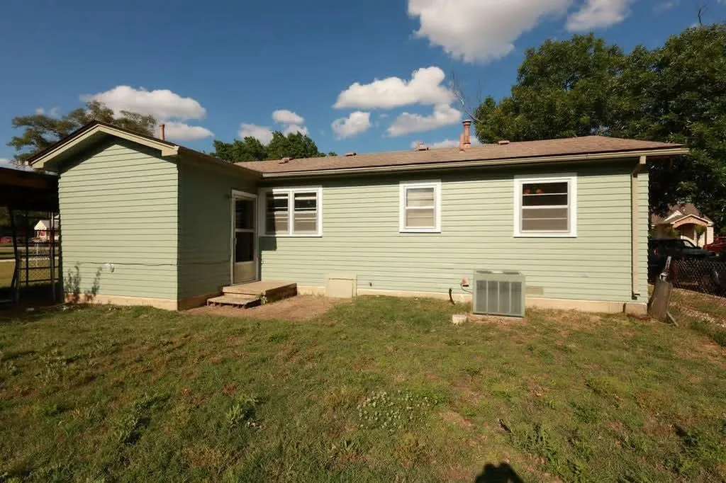 3229 N Salina Avenue Wichita KS 67204