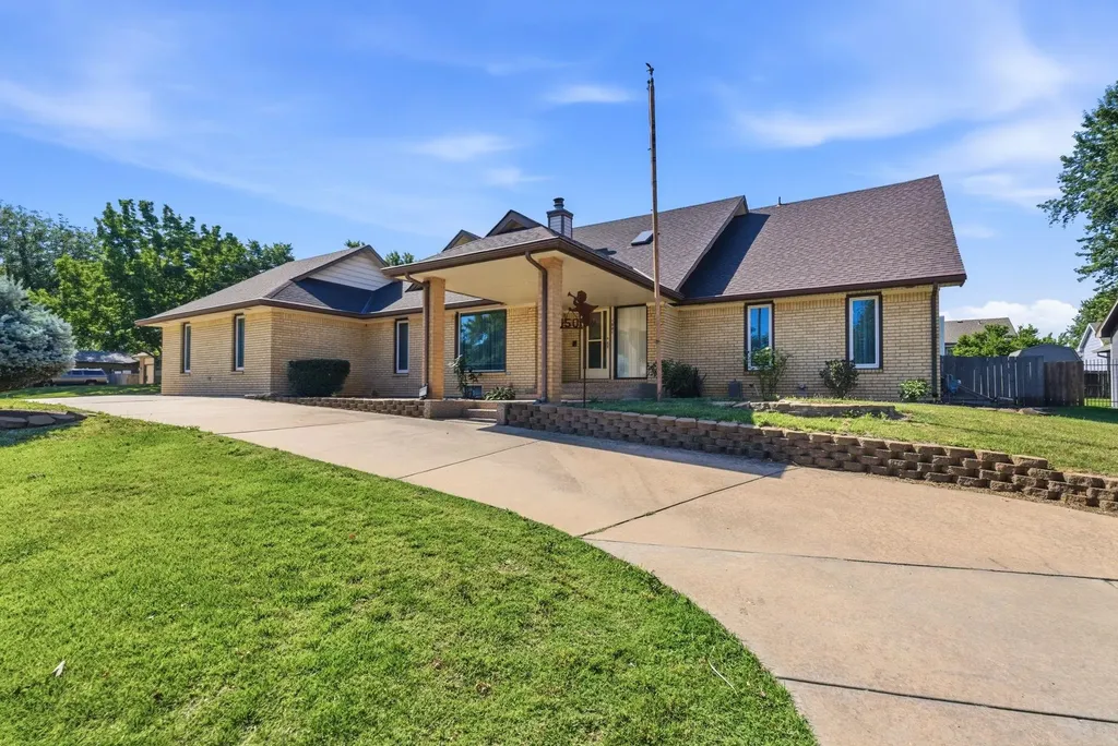 1501 Sandalwood Drive Haysville KS 67060
