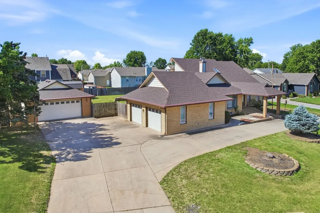 1501 Sandalwood Drive Haysville KS 67060