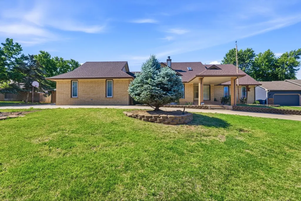 1501 Sandalwood Drive Haysville KS 67060