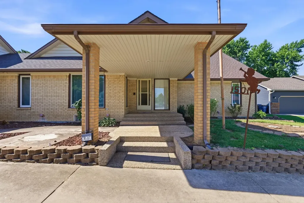 1501 Sandalwood Drive Haysville KS 67060
