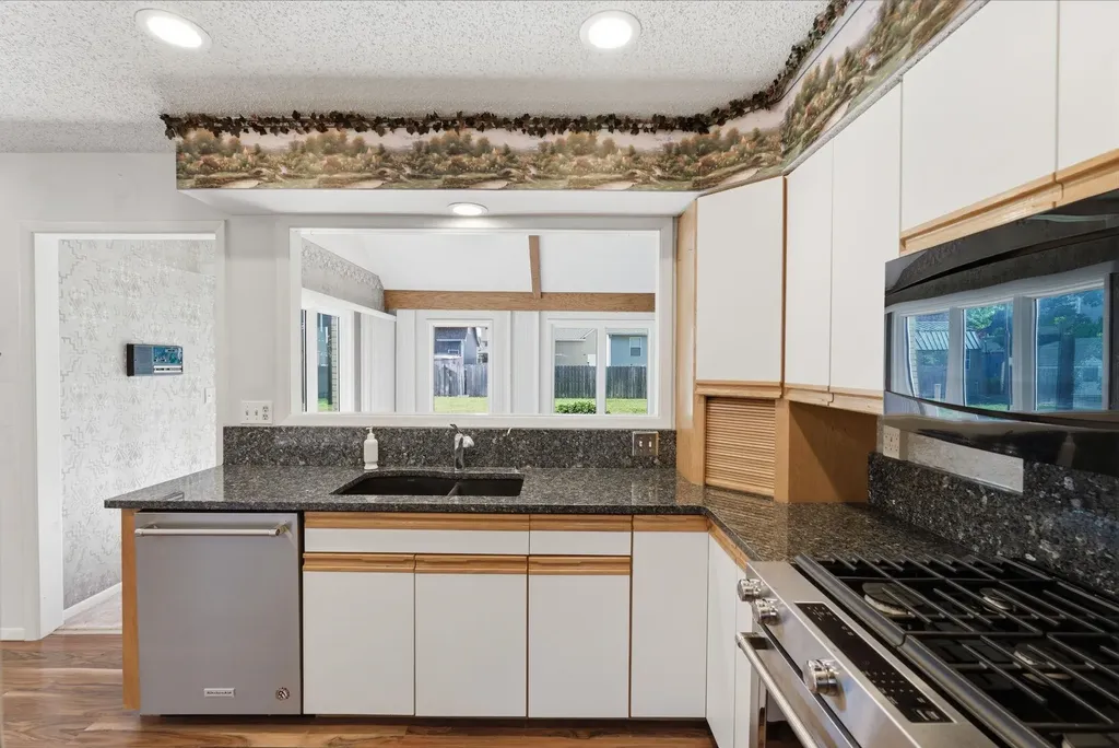1501 Sandalwood Drive Haysville KS 67060