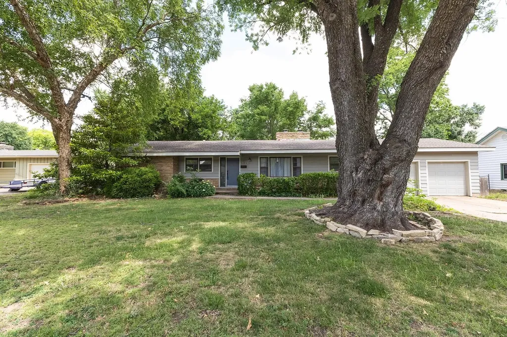 526 E Park Lane Derby KS 67037
