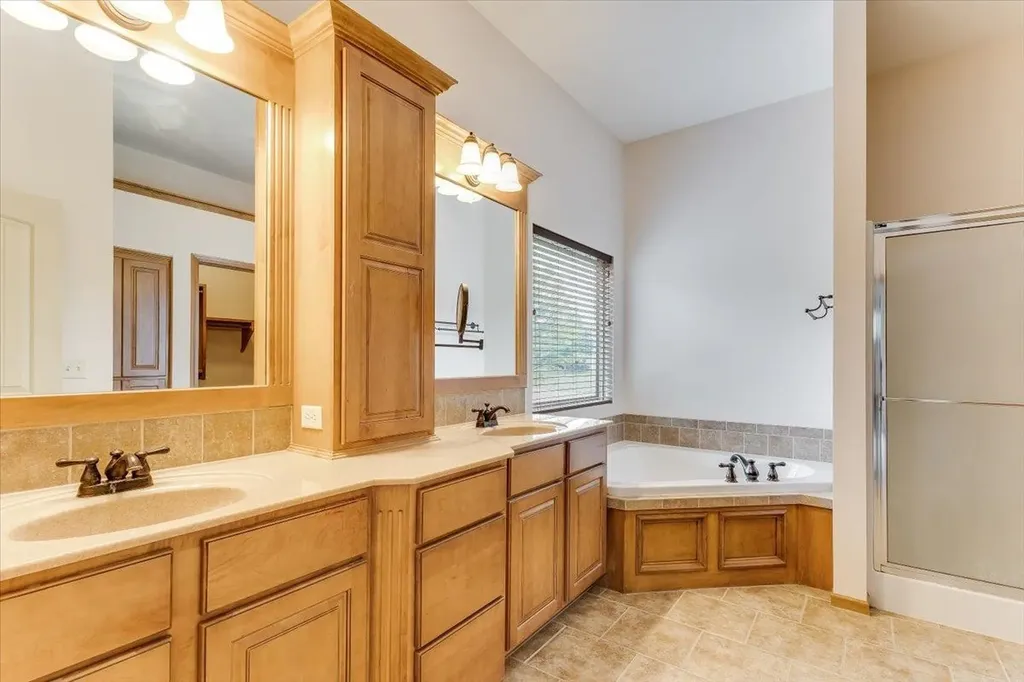 2531 N Rough Creek Derby KS 67037