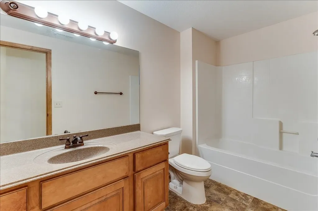 2531 N Rough Creek Derby KS 67037