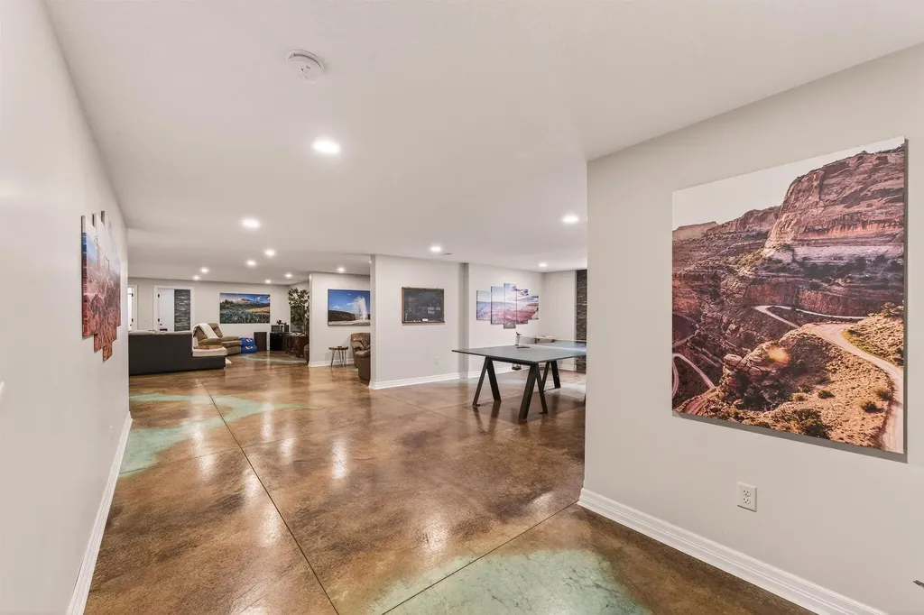 2100 N East Lake Road Newton KS 67114