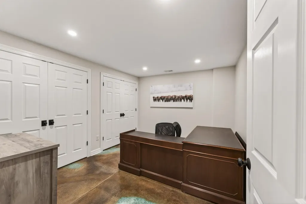 2100 N East Lake Road Newton KS 67114