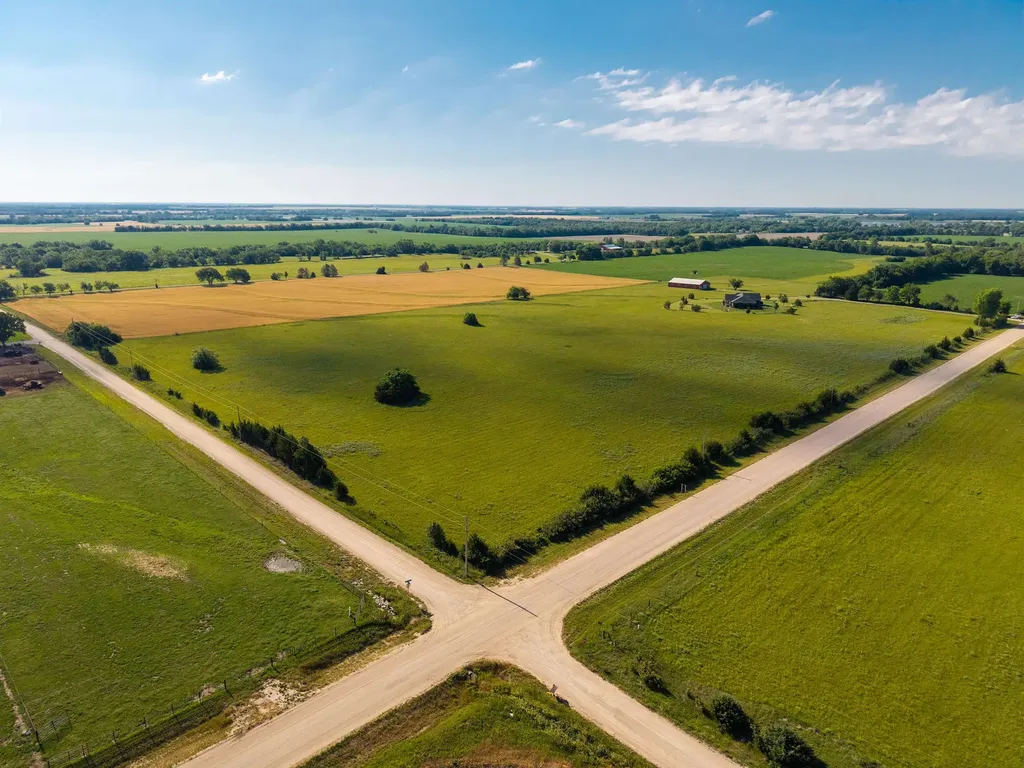 2100 N East Lake Road Newton KS 67114