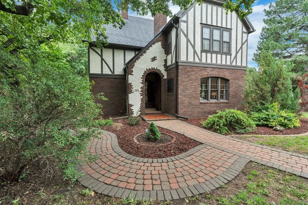 104 N Pershing Wichita KS 67208