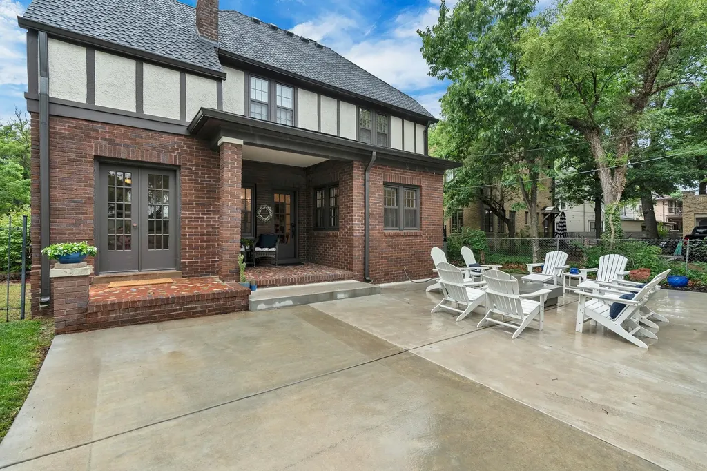 104 N Pershing Wichita KS 67208