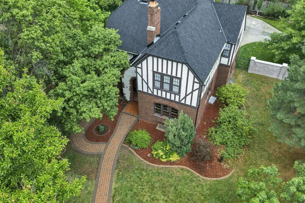 104 N Pershing Wichita KS 67208