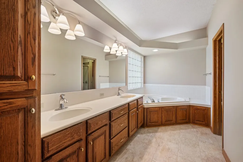 3131 N Forest Lakes Court Wichita KS 67205-1905