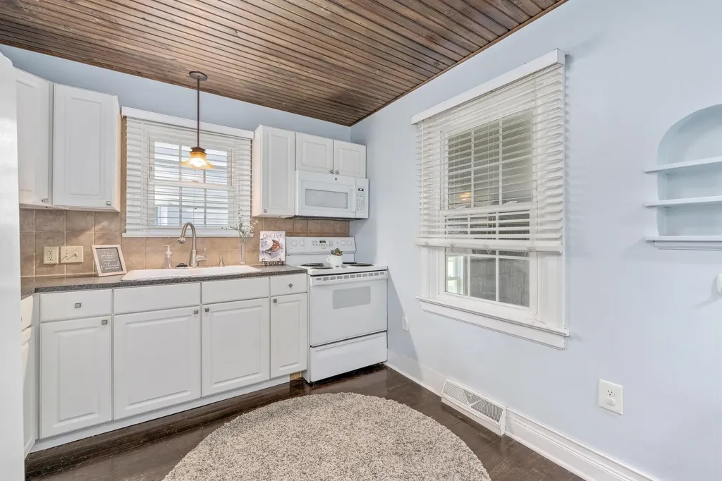 257 Clarence Wichita KS 67203-1338