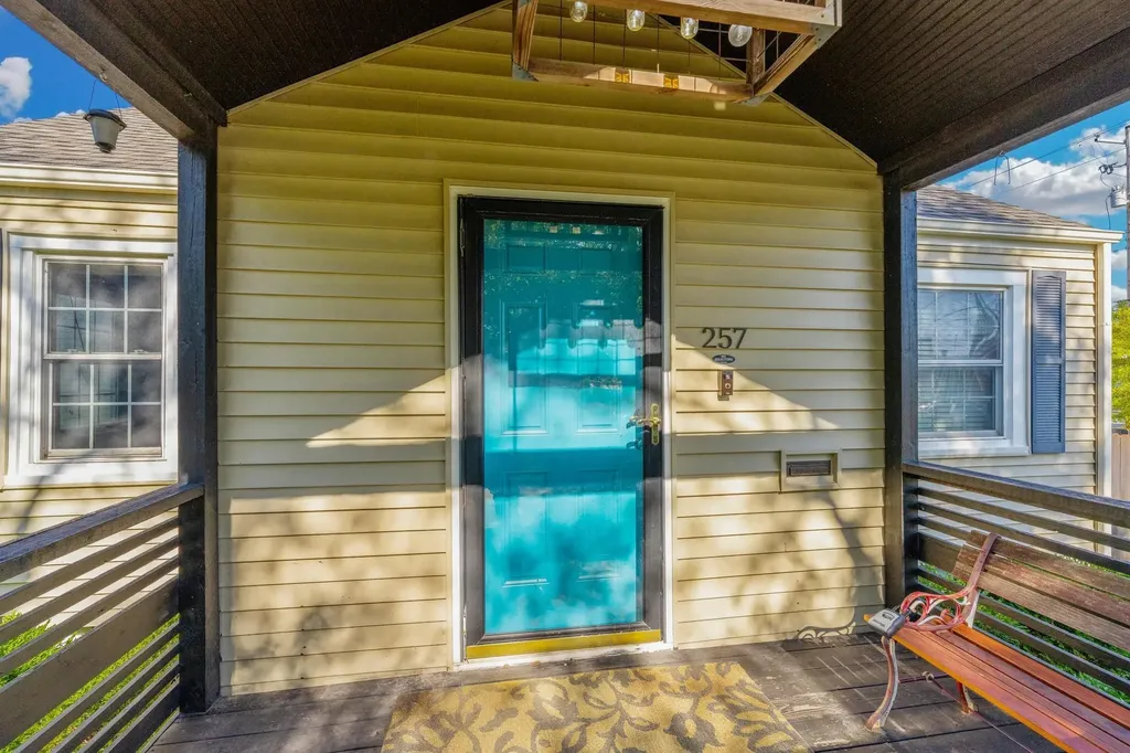 257 Clarence Wichita KS 67203-1338
