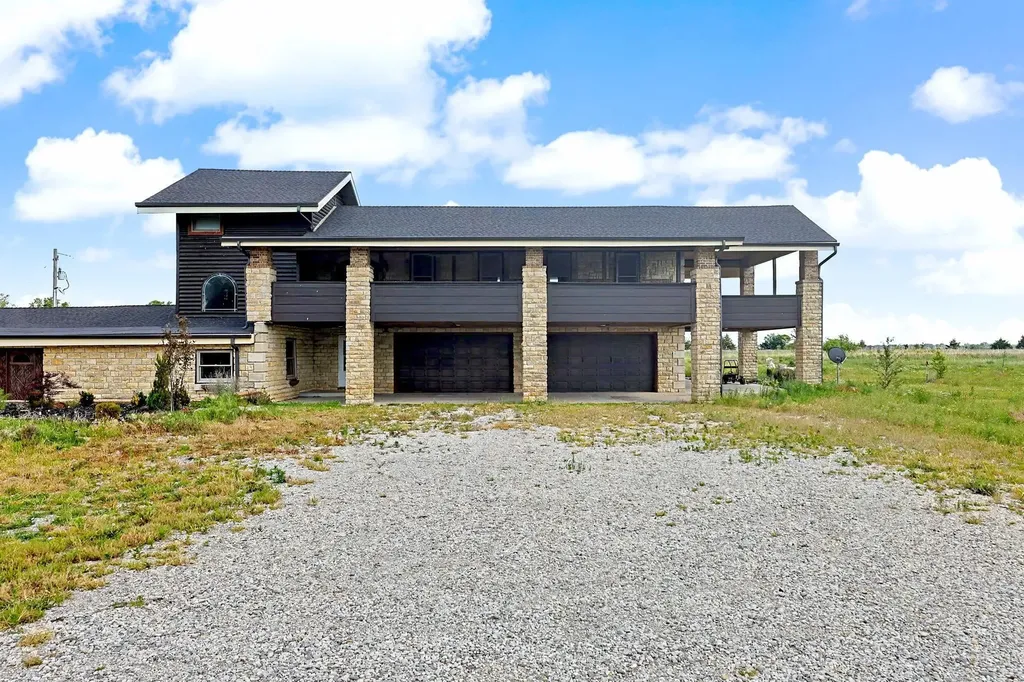 1827 SE 20th Street El Dorado KS 67042