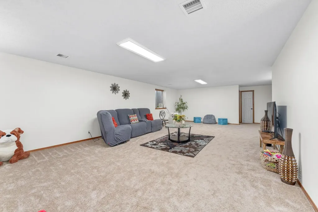 7307 W Barrington Court Wichita KS 67212