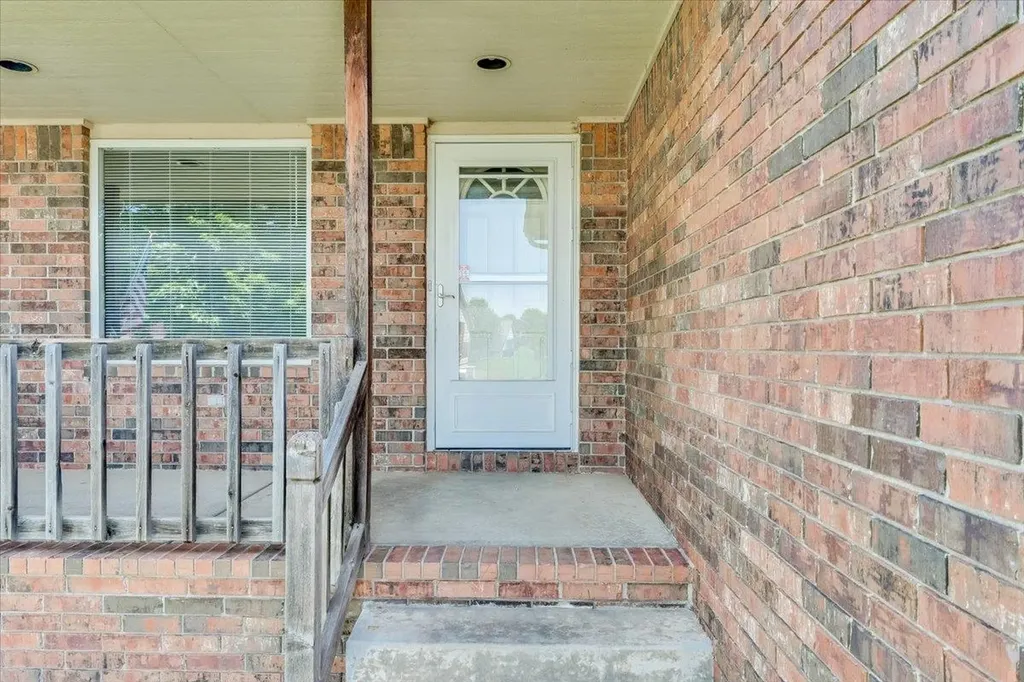 2302 N Shefford Circle Wichita KS 67205