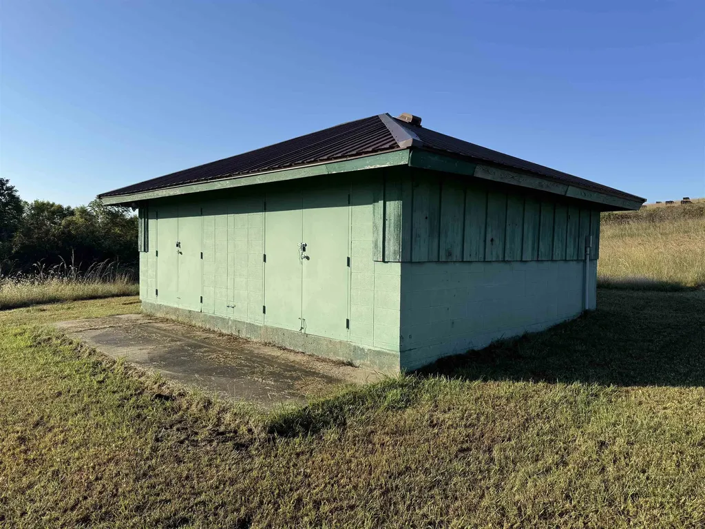 9236 SE Quivera Road Leon KS 67074