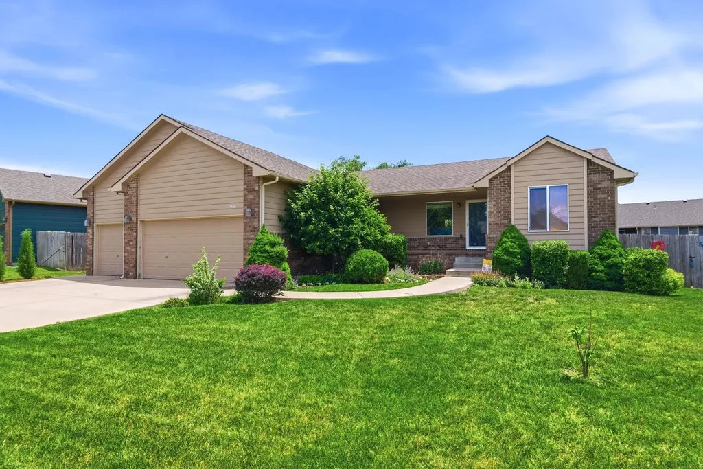 906 E Splitwood Way Derby KS 67037