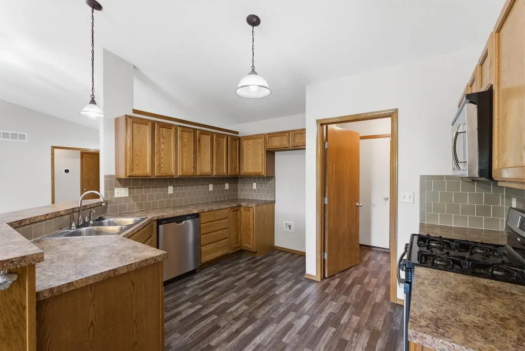 906 E Splitwood Way Derby KS 67037