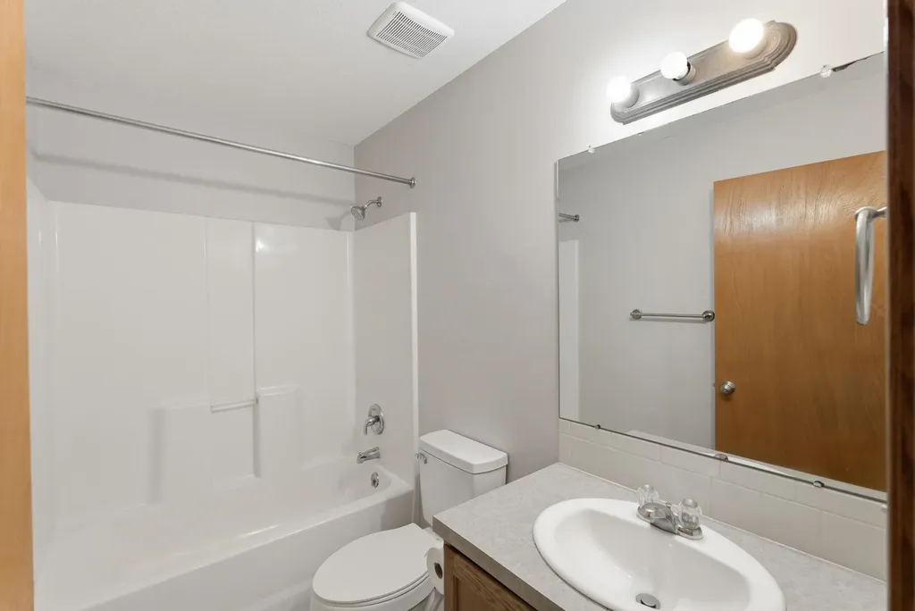 906 E Splitwood Way Derby KS 67037