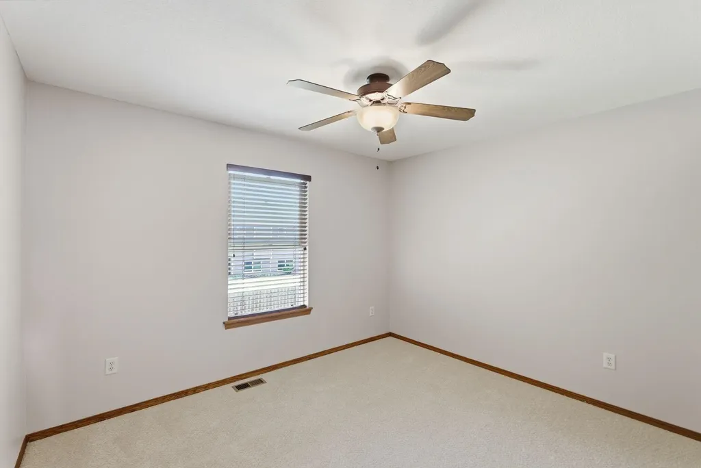 906 E Splitwood Way Derby KS 67037