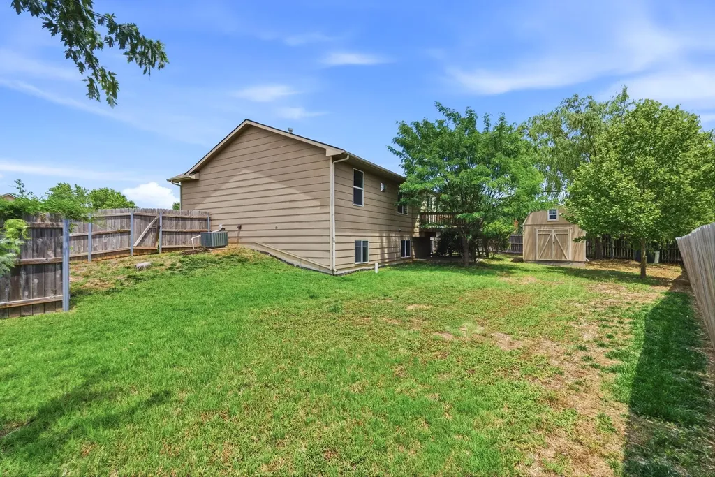 906 E Splitwood Way Derby KS 67037