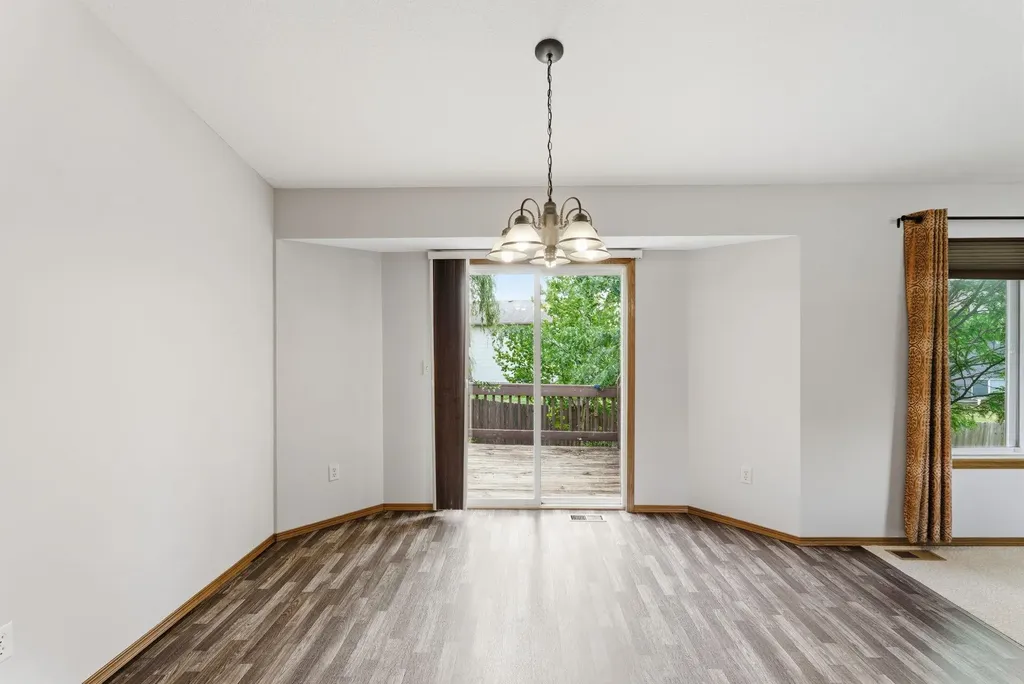 906 E Splitwood Way Derby KS 67037