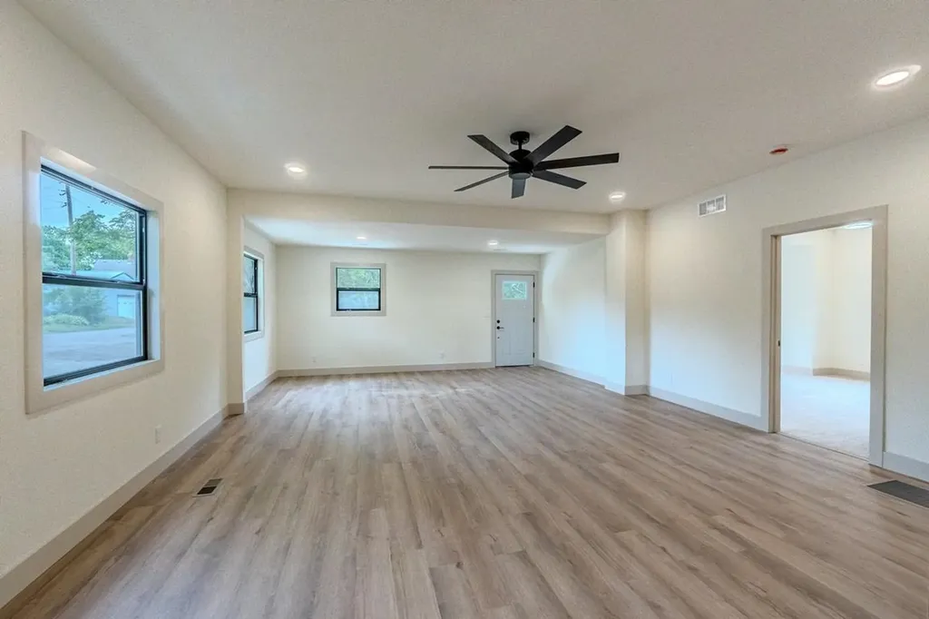 215 W Harrington Augusta KS 67010